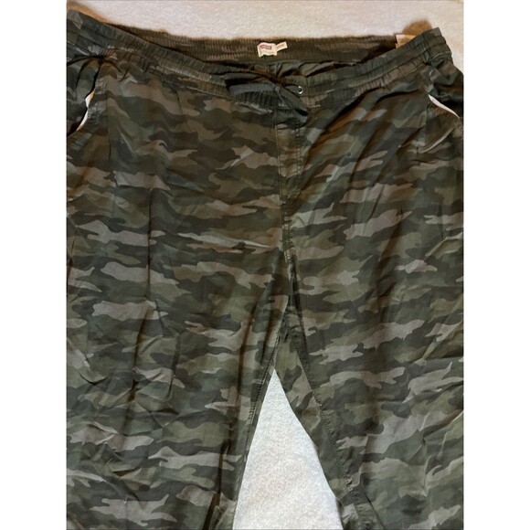 Levi's Camo Jet Set Jogger Pants Women's 24W LEVIS Jeans Army Lightweight pants - Picture 3 of 8